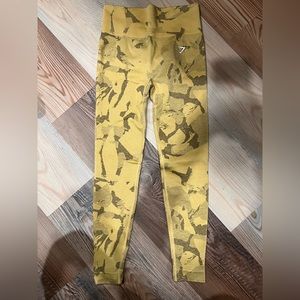 Brand New WOT Gym Shark Leggings Camo size xs/s